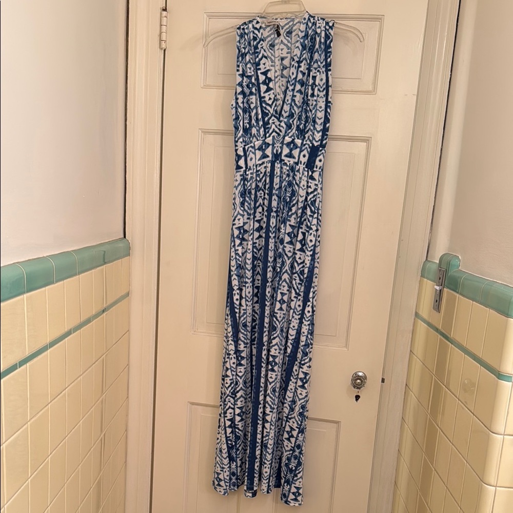 Veronica M Blue and White Sleeveless Plunge Gown